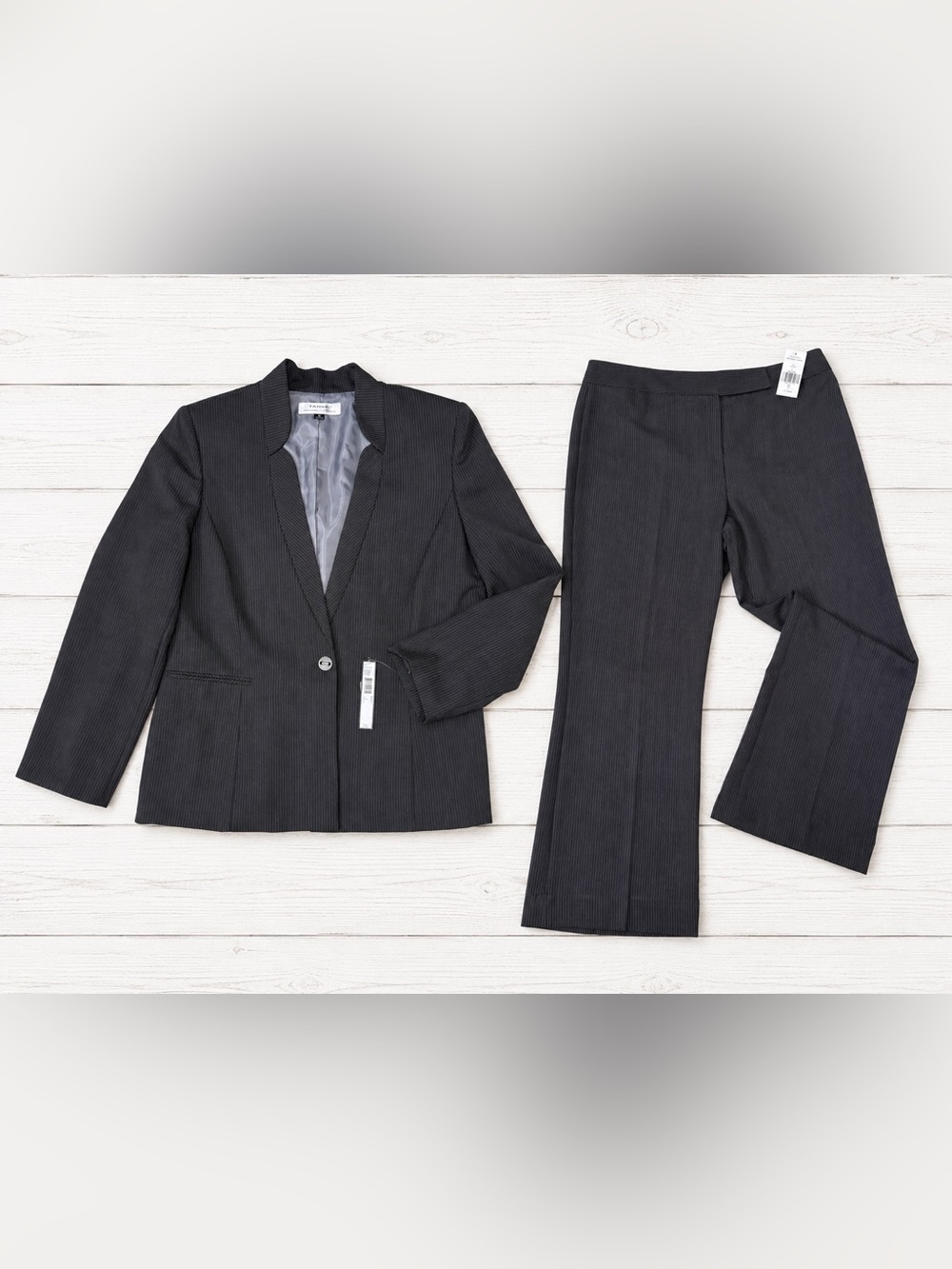Tahari Arthur S Levine Vivian Gray Pinstripe Pant Suit Set NWT Size 16 Career